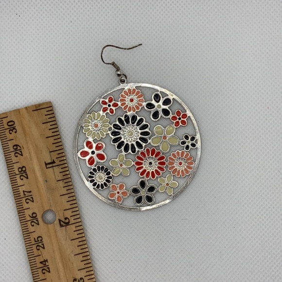 Large dangling black and pink floral earrings - Picture 5 of 5